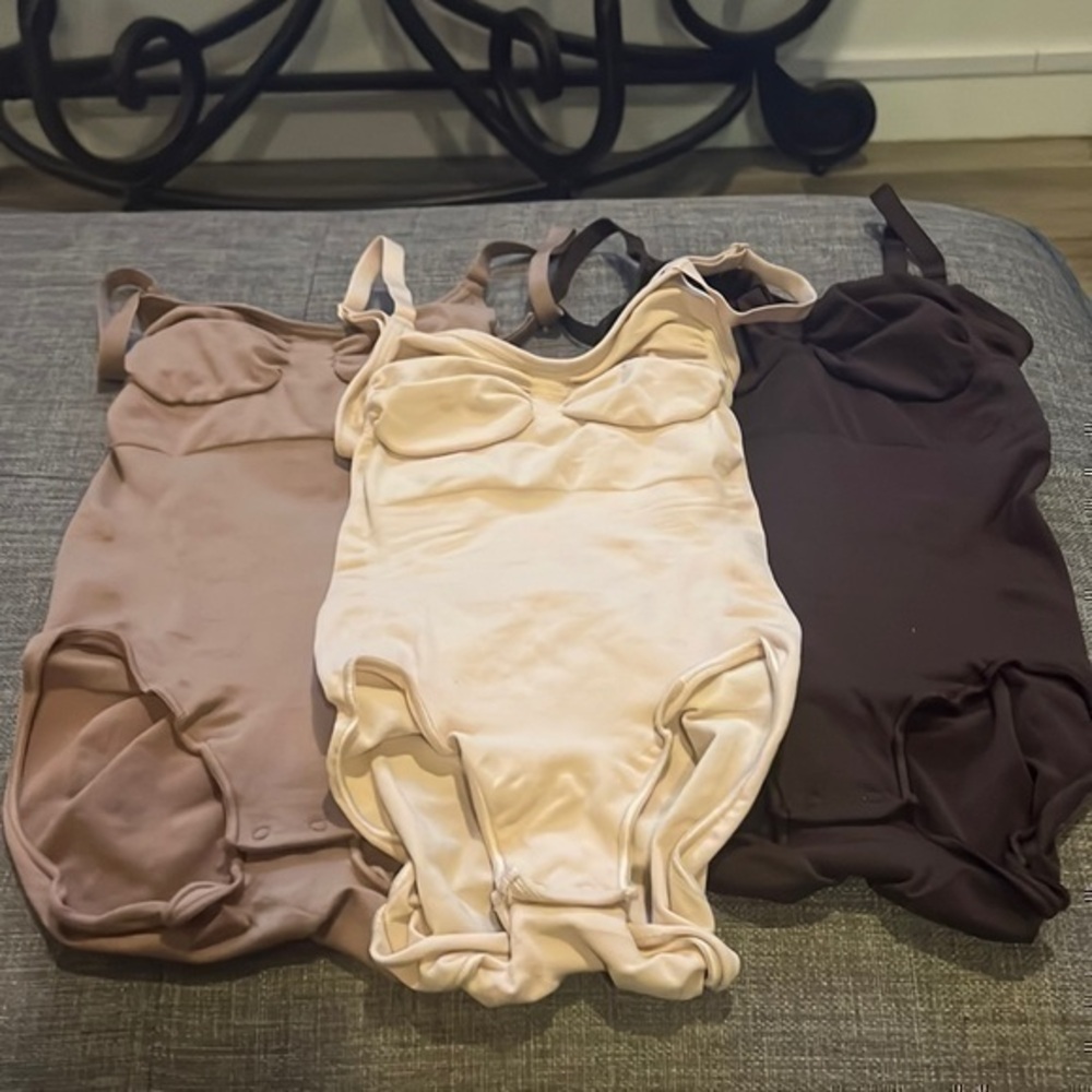 Skims Sculpting Bodysuit W. Snaps - Picture 1 of 11